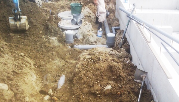 戸建住宅での給排水設備工事による汚水配管や雨水配管の施工